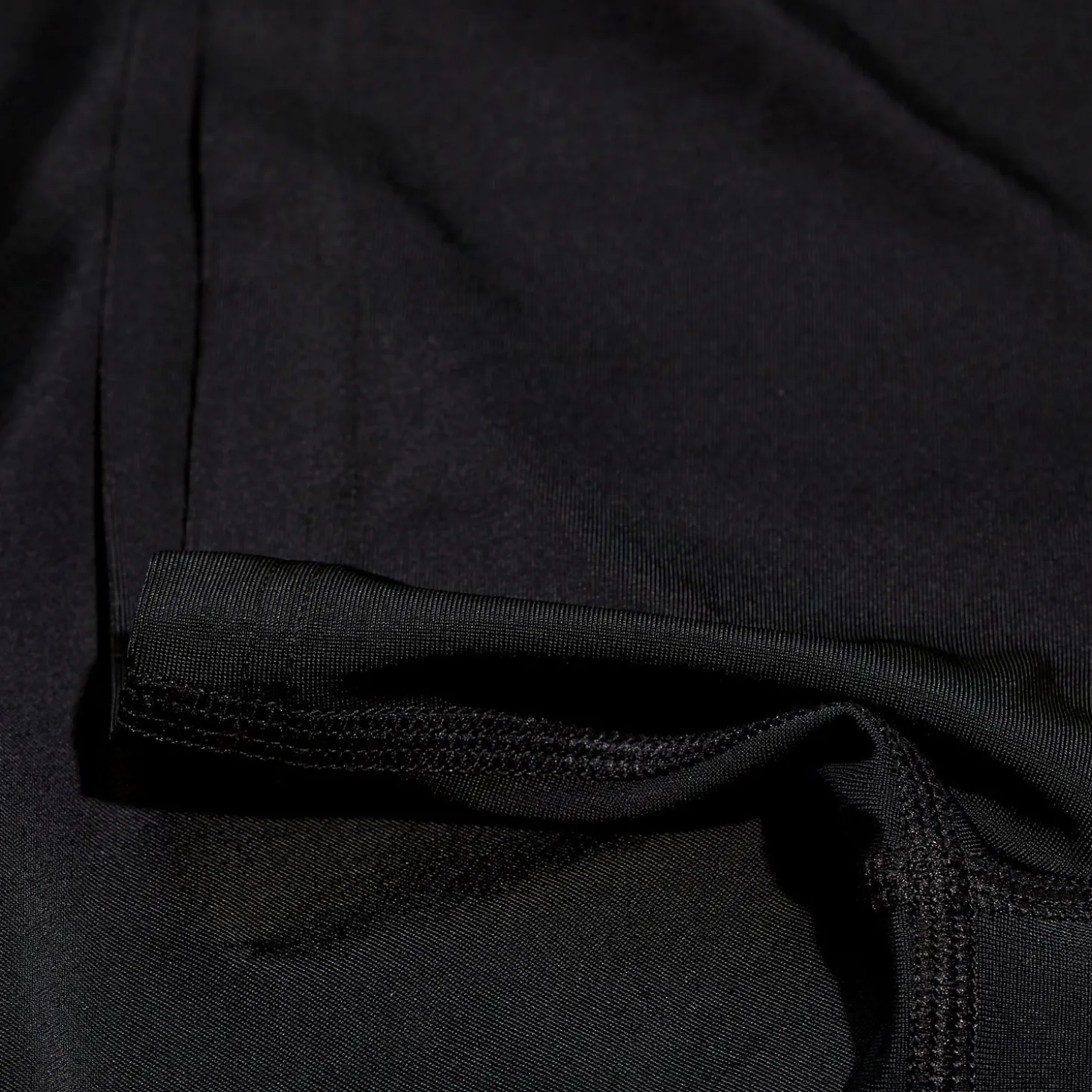 Men's Essential Short Sleeve Swim Top Black